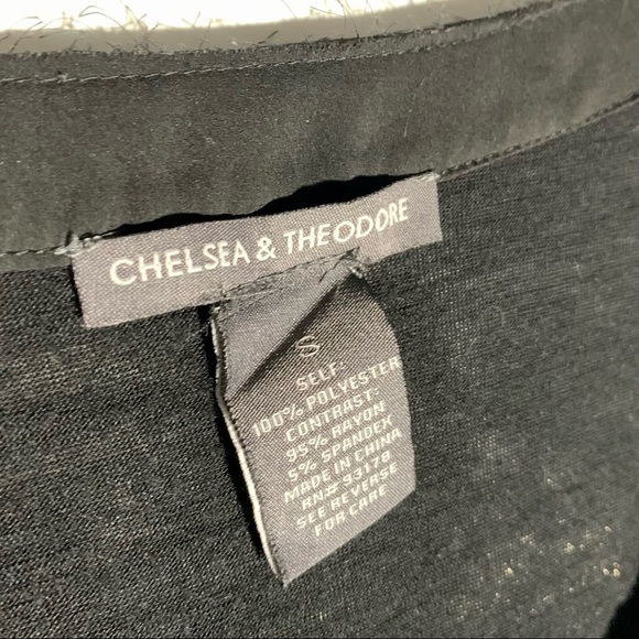 Chelsea & Theodore Black V-Neck Oversized Peasant Blouse - Picture 4 of 5